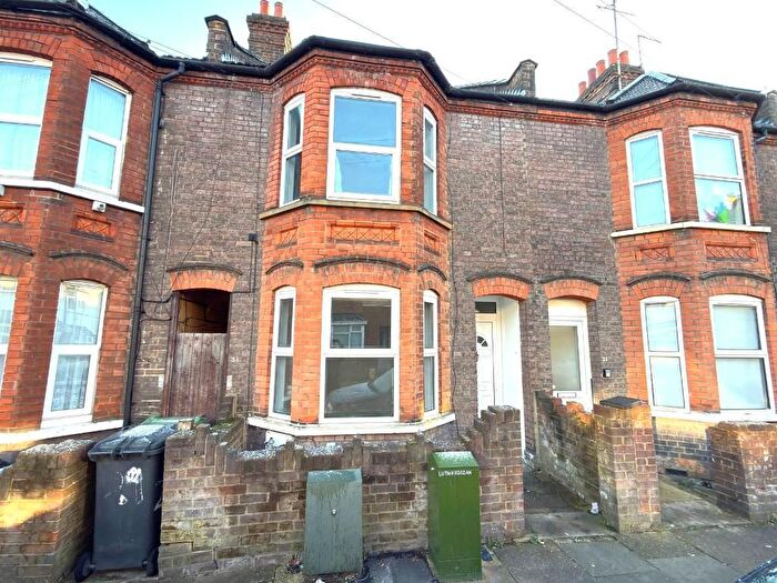 3 Bedroom Terraced House For Sale In Dale Road, Dallow, Luton, Bedfordshire, LU1