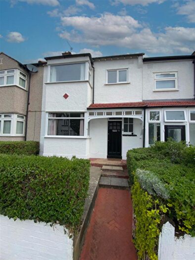 3 Bedroom Terraced House For Sale In Grove Hill, London, E18