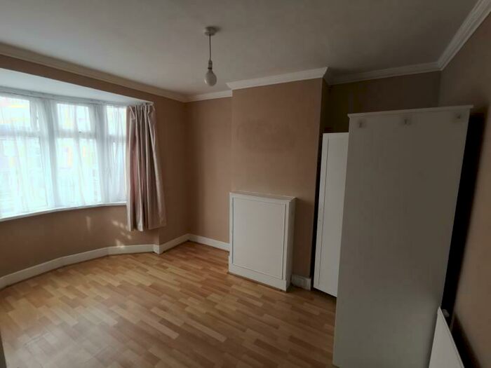3 Bedroom Terraced House To Rent In Kendal Avenue, Edmonton, N18