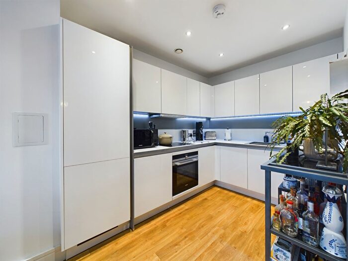 1 Bedroom Flat For Sale In Boleyn Road, London, N16