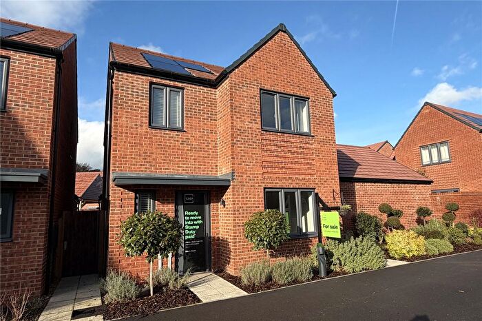 3 Bedroom Detached House For Sale In Swift Close, Woking, Surrey, GU22
