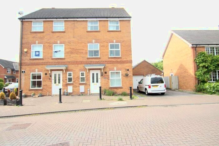 3 Bedroom Semi-Detached House To Rent In Snowberry Close, Bradley Stoke, Bristol, BS32