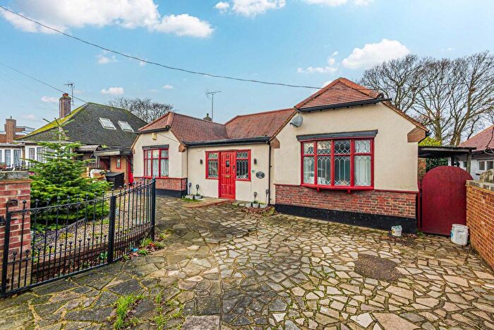 7 Bedroom Bungalow For Sale In Park Avenue, Essex, SS9