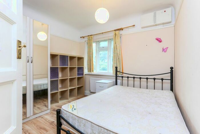 3 Bedroom Flat To Rent In Elthorne Park Road, Hanwell, W7