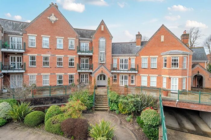 2 Bedroom Flat For Sale In Palmerstone Court, Virginia Water, GU25