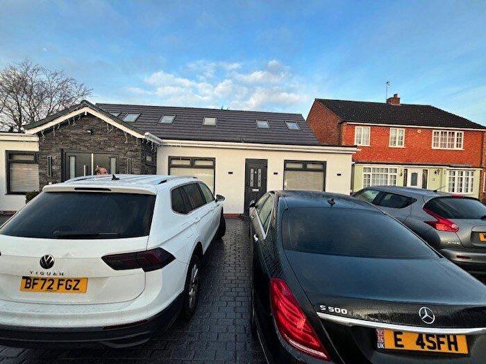 3 Bedroom Flat To Rent In Solihull, West Midlands, B91