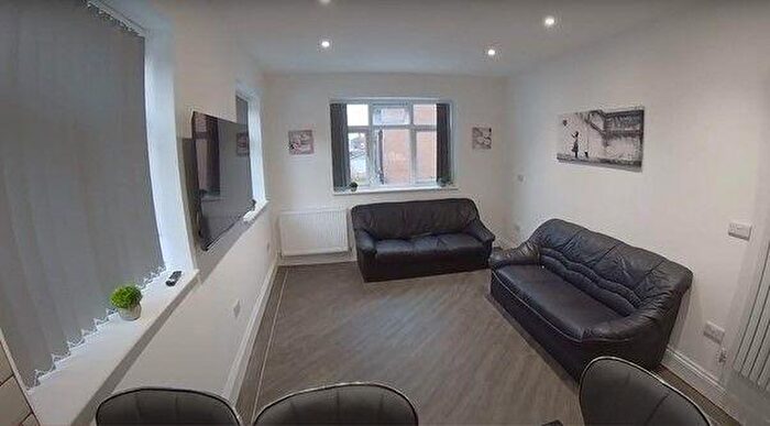 6 Bedroom Flat To Rent In A Ladybarn Lane, Manchester, M14