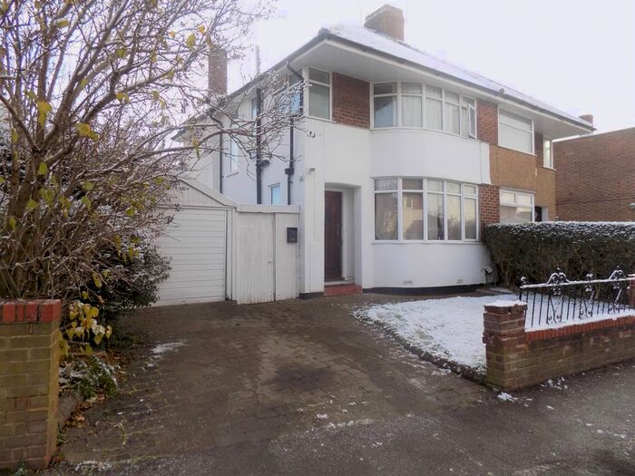 3 Bedroom Semi-Detached House To Rent In Heywood Drive, Luton, Bedfordshire LU2