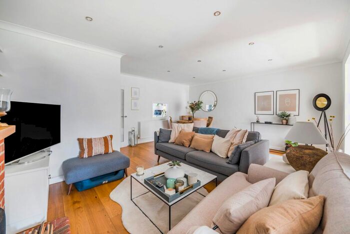 3 Bedroom Terraced House To Rent In Buriton Road, Winchester, SO22