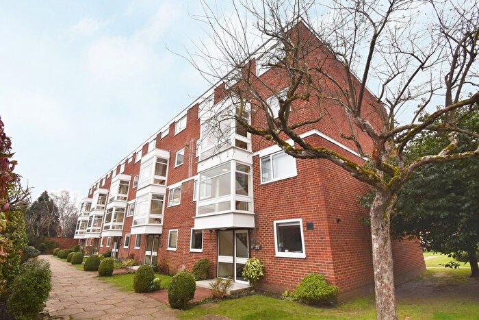 2 Bedroom Flat For Sale In Hersham Road, Walton-On-Thames, KT12