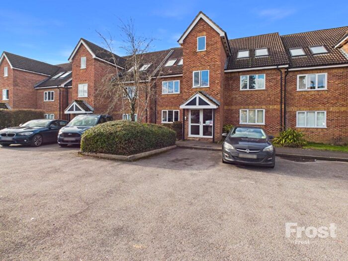 1 Bedroom Apartment To Rent In Old Fives Court, Burnham, Bucks, SL1