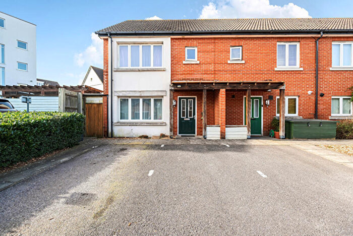 3 Bedroom End Of Terrace House For Sale In Rivett Drake Close, Guildford, GU2