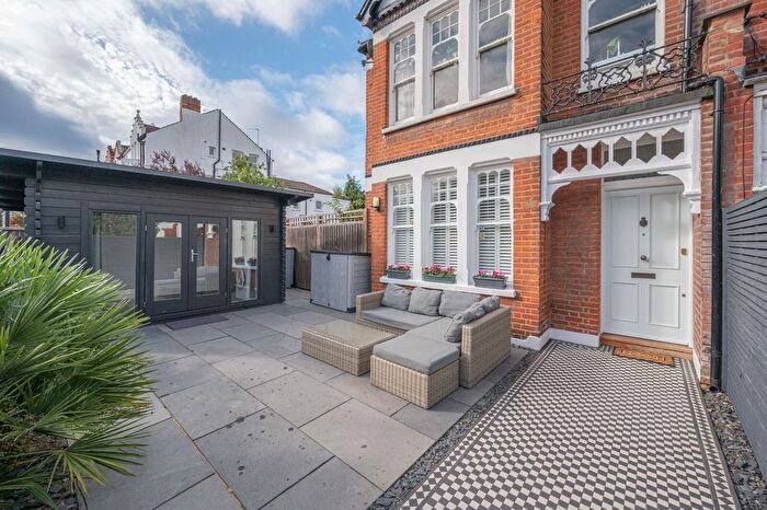 1 Bedroom Flat For Sale In Salford Road, Telford Park, London, SW2