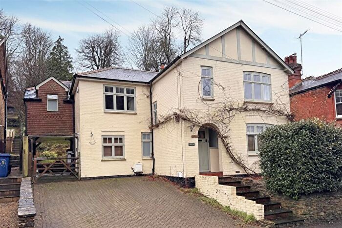 4 Bedroom Detached House For Sale In Busbridge - Godalming, GU7