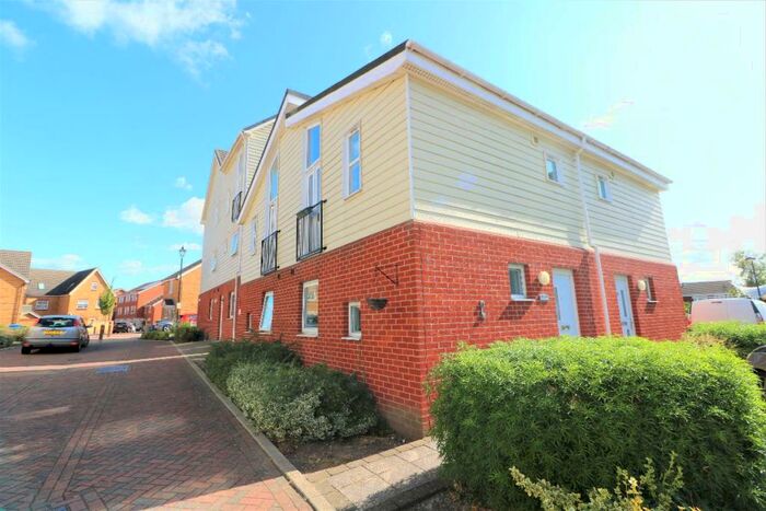 1 Bedroom Maisonette To Rent In Onyx Drive, Sittingbourne, ME10