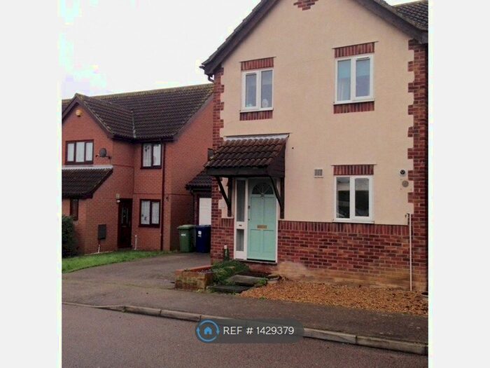 3 Bedroom Semi-Detached House To Rent In Eagle Way, Huntingdon, PE29