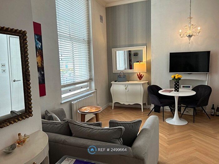 1 Bedroom Flat To Rent In Pinehurst Court, London, W11