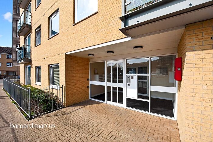 1 Bedroom Flat For Sale In Tilley Road, Feltham, TW13