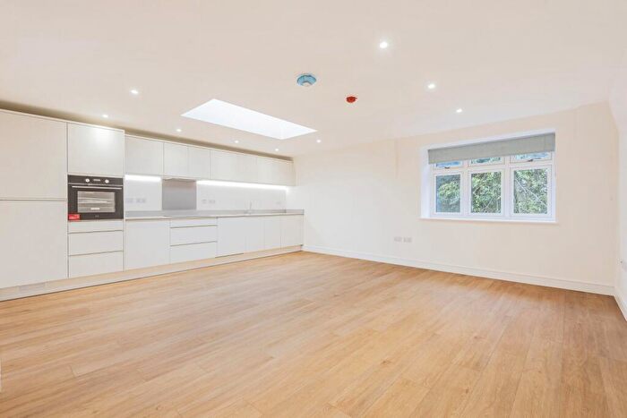 1 Bedroom Apartment To Rent In Portland Yard, Bishopric, Horsham, RH12