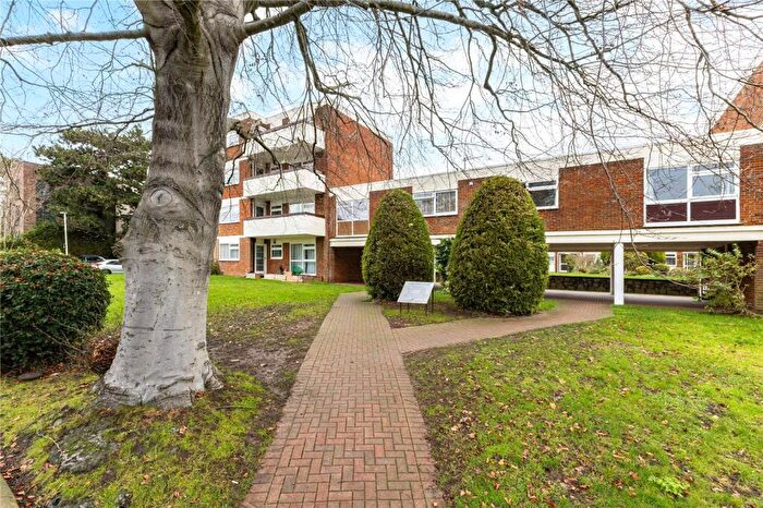 3 Bedroom Apartment For Sale In Carlton Road, Harpenden, Hertfordshire, AL5