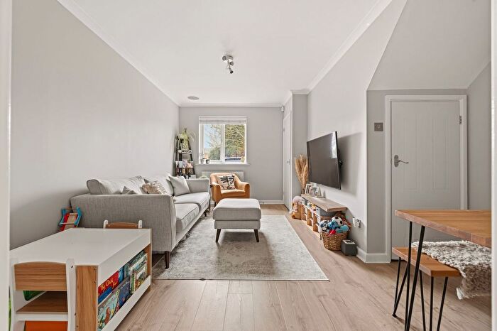 2 Bedroom Terraced House For Sale In Cotswold Way, Worcester Park, KT4