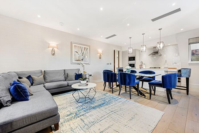 3 Bedroom Flat To Rent In Pont Street, Knightsbridge, SW1X