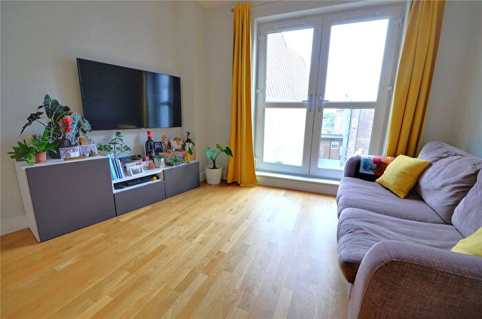 1 Bedroom Flat To Rent In Christopher Road, East Grinstead, West Sussex, RH19