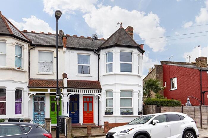 2 Bedroom Flat For Sale In Hawthorn Road, Hornsey, N8