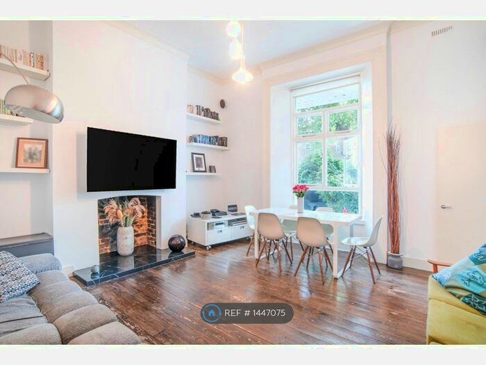 2 Bedroom Flat To Rent In King Edward's Road, London, E9