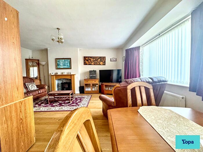 2 Bedroom Bungalow For Sale In Passage Road, Bristol, BS10