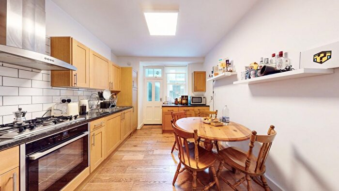 3 Bedroom Flat To Rent In Clarence Gate Gardens, Glentworth Street, NW1