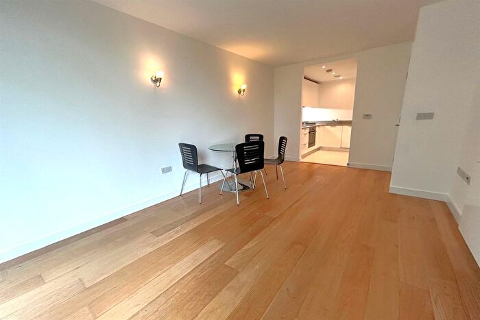 1 Bedroom Flat To Rent In Cardinal Building, High Point Village, Hayes, UB3