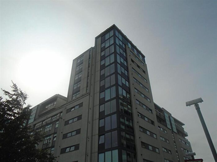 2 Bedroom Flat To Rent In Castlebank Street Glasgow, G11