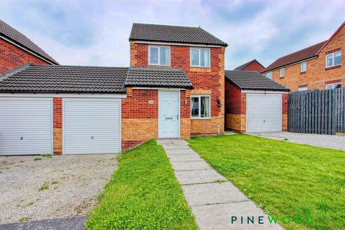 3 Bedroom Link Detached House To Rent In Masefield Avenue, Holmewood, Chesterfield, Derbyshire, S42