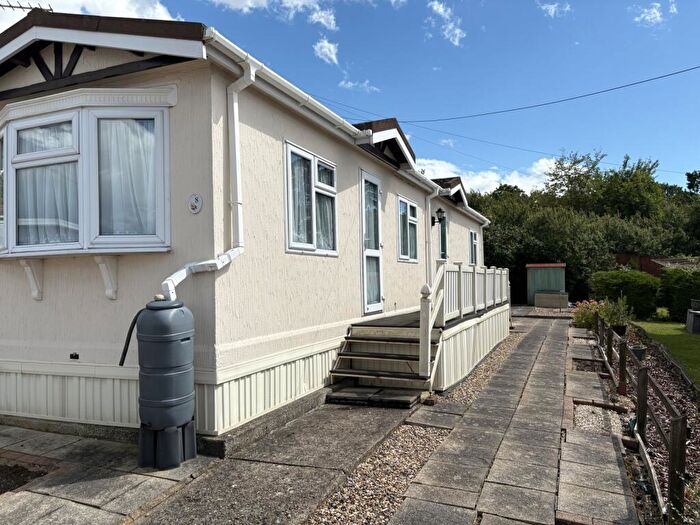 2 Bedroom Equestrian Facility For Sale In Dunton Mobile Home Park, Lower Dunton Road, Dunton, Brentwood, CM13