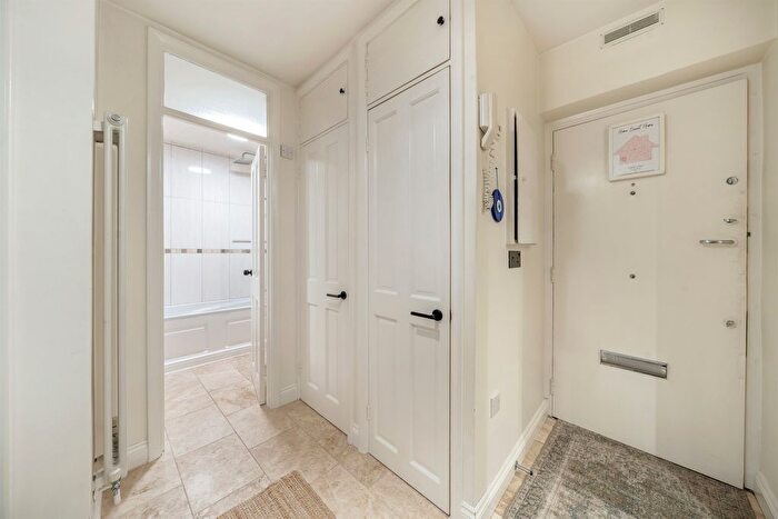 1 Bedroom Flat For Sale In Guildford Road, London, SW8