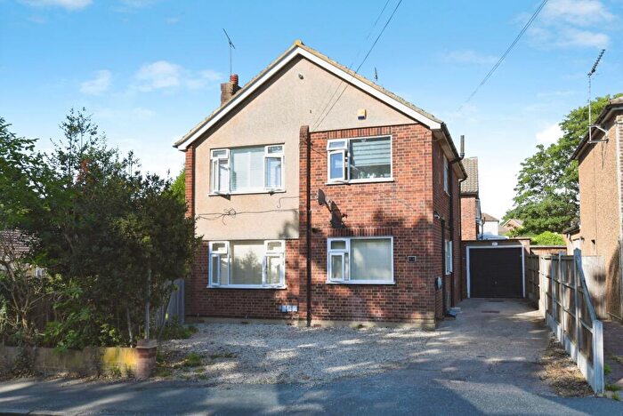 2 Bedroom Flat For Sale In Crescent Road, Warley, Brentwood, Essex, CM14