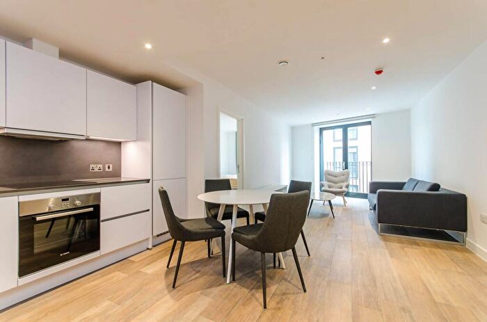 2 Bedroom Flat To Rent In Three Colts Lane, Bethnal Green, London, E2