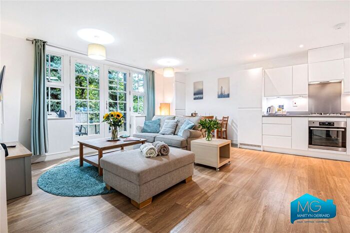 2 Bedroom Flat To Rent In Collison Avenue, Barnet, Hertfordshire, EN5
