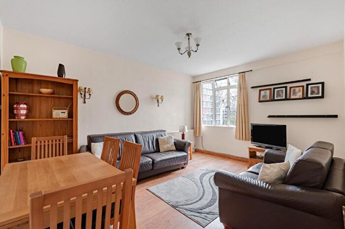 2 Bedroom Flat For Sale In Hallfield Estate, Bayswater, London, W2