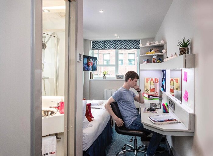 4 Bedroom Apartment To Rent In Grace Street, Leeds, West Yorkshire, LS1