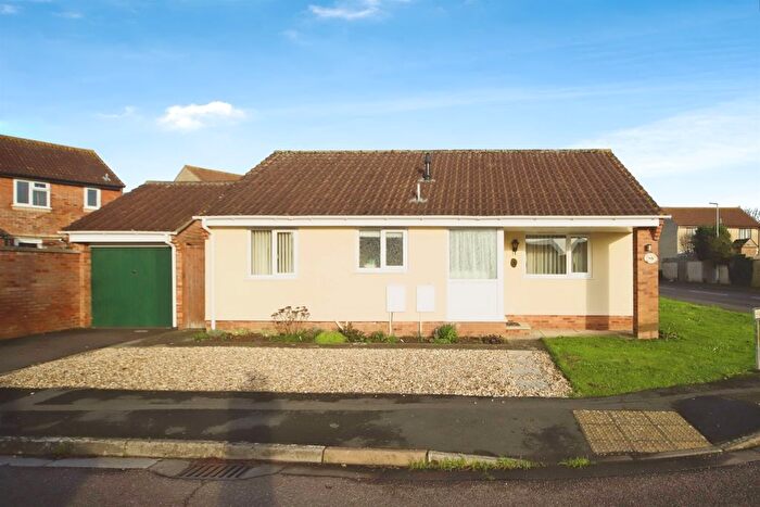 2 Bedroom Detached Bungalow For Sale In Highgrove Close, Bridgwater, TA6