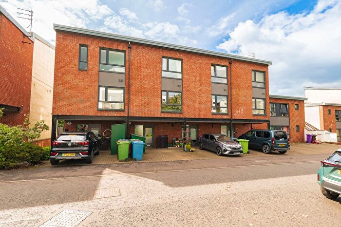 3 Bedroom Town House For Sale In Shuna Crescent, Ruchill, G20