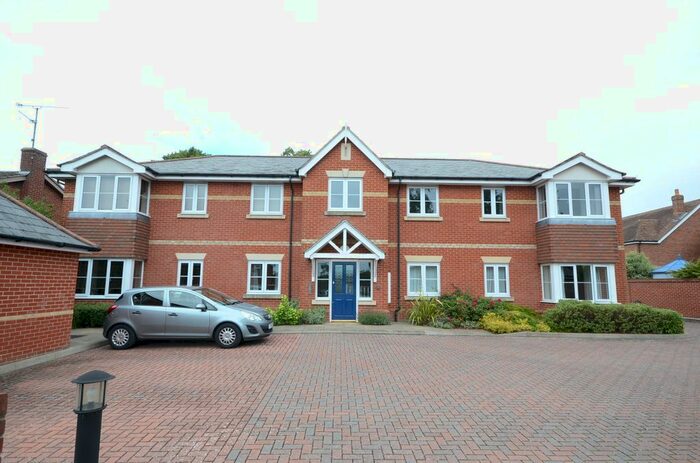 2 Bedroom Flat To Rent In Fircroft Close, Tilehurst, Reading RG31