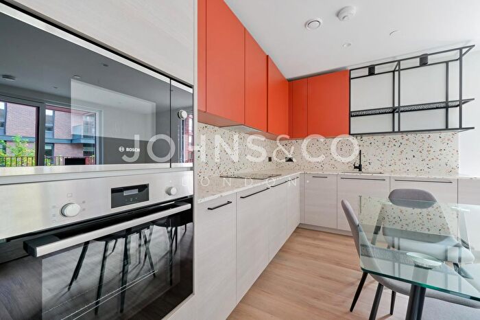 2 Bedroom Flat To Rent In Iris House, Heron Wharf, London, E14