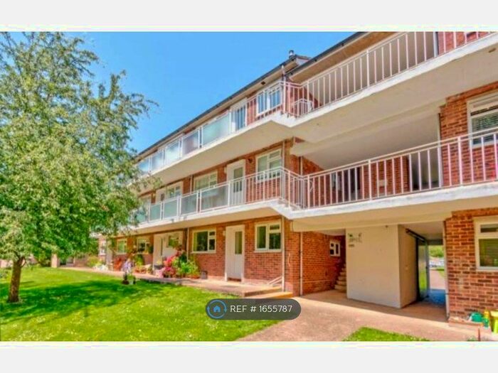 2 Bedroom Flat To Rent In The Ridgeway, St. Albans, AL4