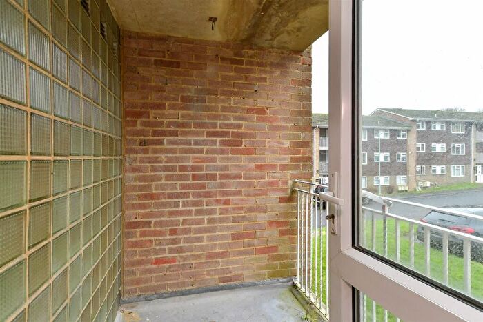 2 Bedroom Flat For Sale In Lockwood Crescent, Woodingdean, Brighton, East Sussex, BN2