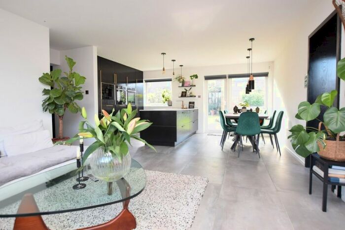 2 Bedroom Maisonette To Rent In Hawkridge Close, Chadwell Heath, Romford, RM6