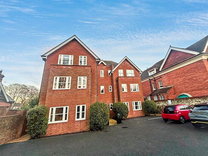 2 Bedroom Flat For Sale In Grassington Road, Eastbourne, BN20