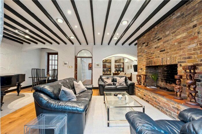 3 Bedroom Flat To Rent In Queens Gate Gardens, South Kensington, London, SW7